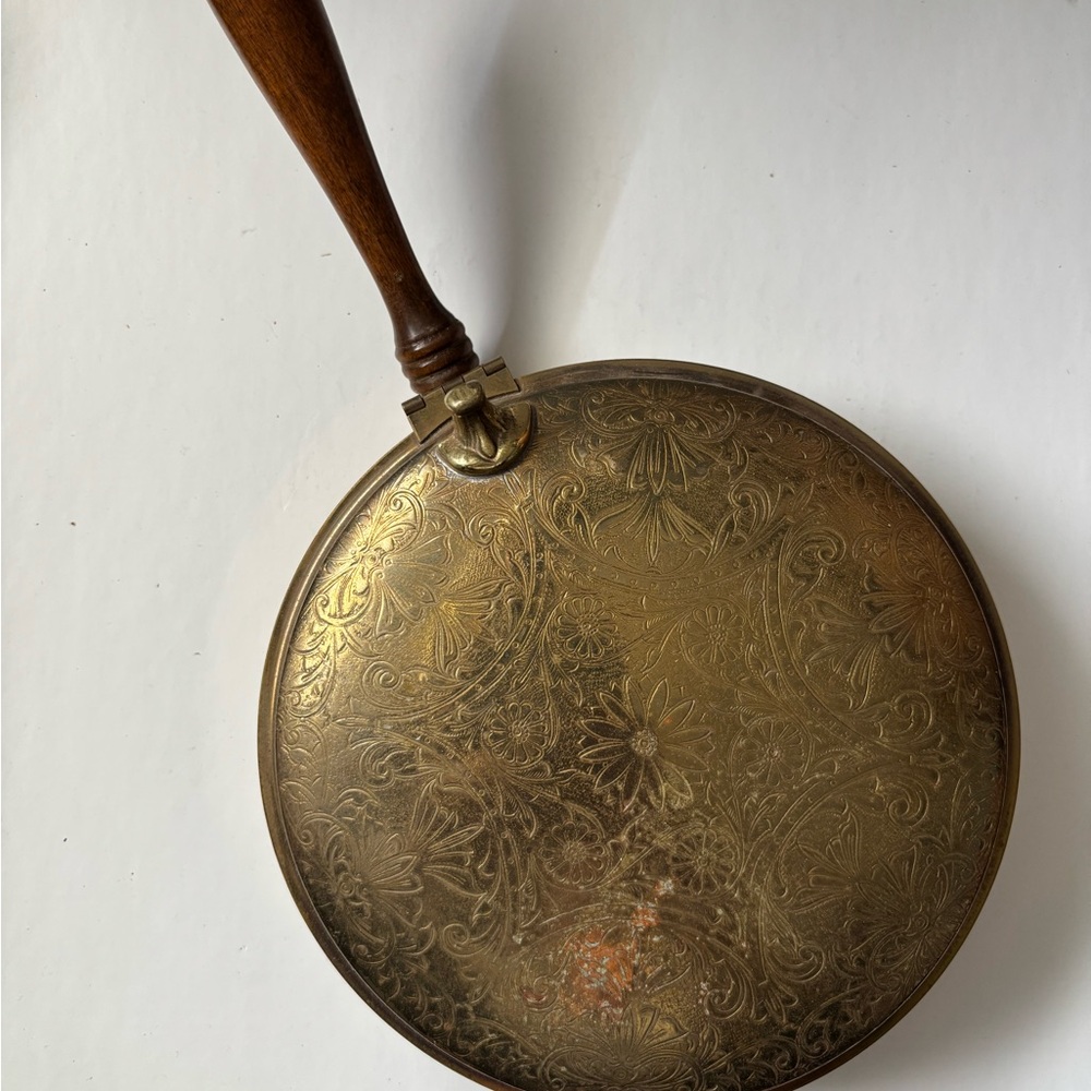 Vintage Elegant Brass Warmer with Wooden Handle
